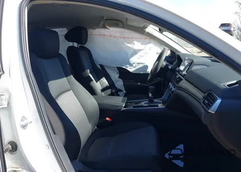 2021 Honda Accord Lx z USA, uszkodzony, nr VIN 1HGCV1F10MA015846